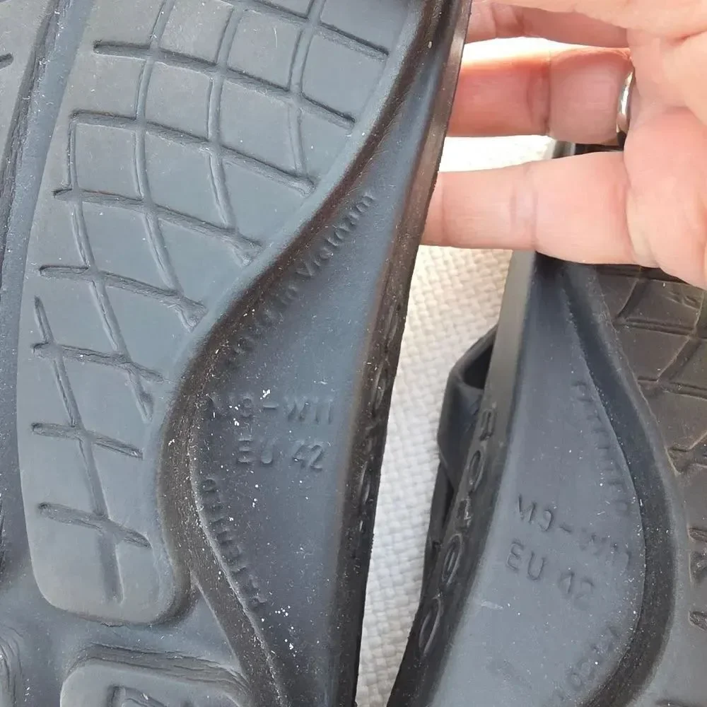 Oofos recovery sandals
